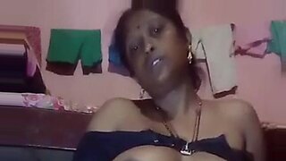 girl sounds her pee hole