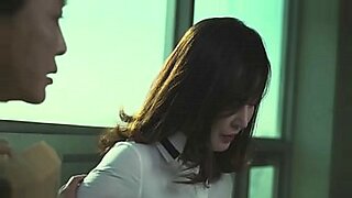 한국-여자-가슴