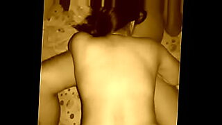 වයිට්ගේ-තනෙන්-කිරි-බීම-හො