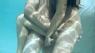 hot-girl-making-tattoo-on-pussy