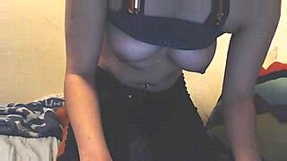 واحد-يدخل-على-واحده-وهى-نايمه-سكس-جامد