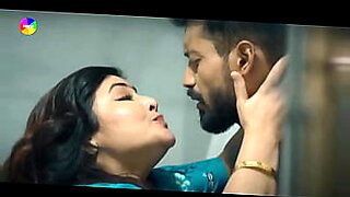 सनी-लियोन-सेक्सी-तमिल-आंट