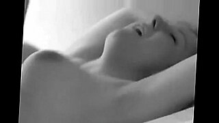 nao_mi_-mia_mei-dildo-fuck