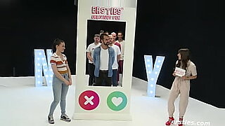 فتاتان-ساخنتان-في-مقاطع-الفيديو-الجنس