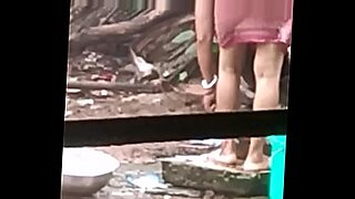 deshi-woman-bathing
