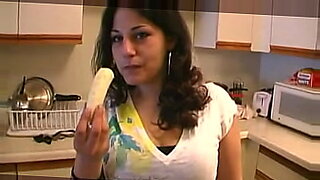 سكسي-واقعي-ولد-ينيج-امة-المطلقة-في-الحم