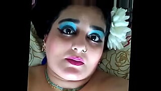 ينيك-امه-جنبا-ابوه-في-الغزفه-في-الليل