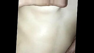 ميرا-النوري-مع-ثلاث-شباب-في-البيت