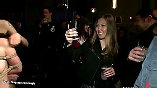 dancer-in-goldenfeld-bar