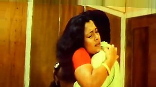 ميرا-النوري-مع-شب-صغير