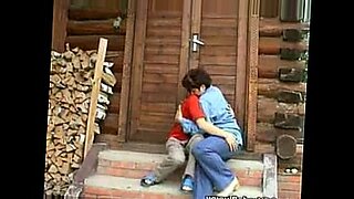 سكس-نيك-من-مدرب-الرياضه-لابسه-اصفر-ويني