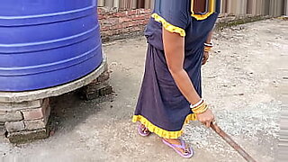 लैंड-पर-सेक्सी-करने-वाला-म