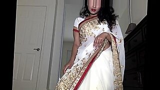 Saree-getting-naked