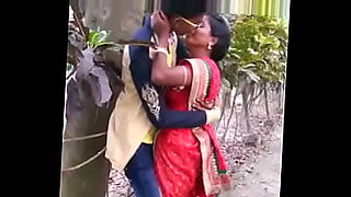 Desi-bhabhi-in-garden