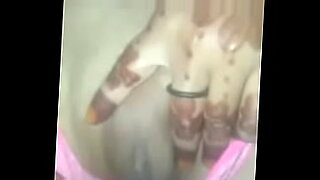 தனது-சகோதரியை-வலுகட்டாயம