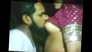 ladki-pyar-kaise-seal-tod-jata-hai