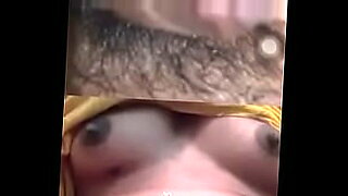 skype-video-call-with-the-good-friend-in-chubby-sengle-mom-ofw