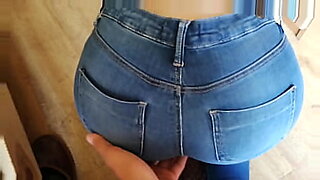 looking-at-womans-bum-while-sleeping