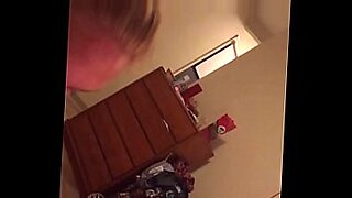 going-around-with-his-wife-to-fuck-his-wife-with-a-foreigner
