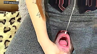 coke-hi-heel-trampling