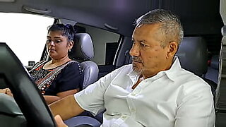 jovenes-espanoles-estudiantes-en-el-bosque