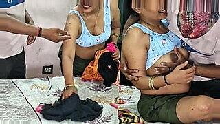 मां-बेटे-का-ट्रिपल-सेक्सी