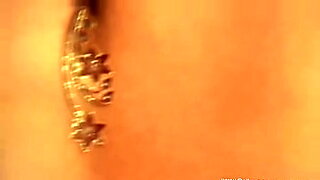 أم-تعلم-إبنها-سكس