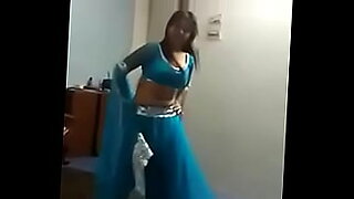 stem-granny-in-kitchen-naked