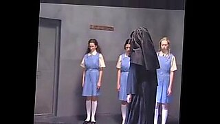 japanese-lesbian-in-house