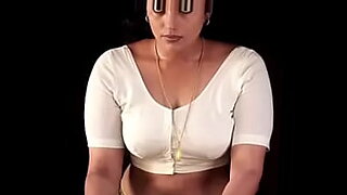 shwetha-menon-hot