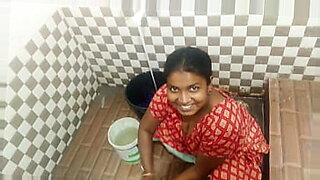 ladki-ka-kapde-utarne-ka-video