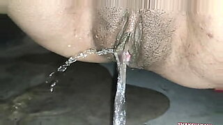 message-girl-romances-on-customer