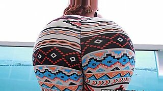 بنت-سعوديه-تلعب-في-حلمات-زوجها