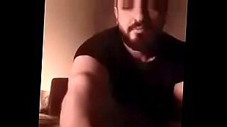 boyfriend wanking over porn