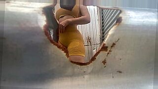 regalo-para-mi-padrastro-pervertido-por-el-cumpleanos-arrimon-de-su-pene-enorme-enmi-ytanga-con-mini-vestido-apretado-transparente-tanga-ojos-vendados-atada-a-la-pared