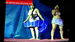 saree aunty hugy boobs show