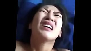 chica de nicaragua eyaculando mientras se masturba frente al celular