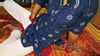 indian-sleep-aunty-boobs-touch