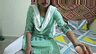 girl-hot-kissing-xxx-sexy