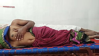 कुकुर-ले-केटि-लाई-चिकेको