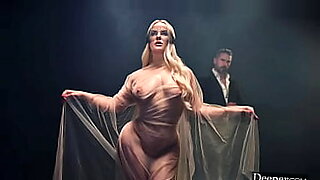 o-macaco-transando-com-a-mulher