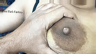 rose-vibrator-on-pussy