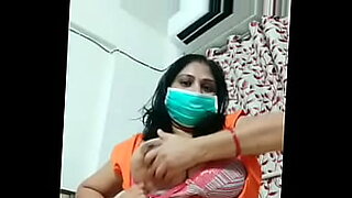 Saavi-indian-aunty