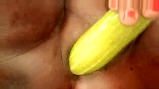 banana-challenge-mommy-in-teenss