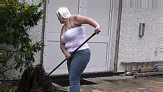 giantess-girl-sitting-on-the-face