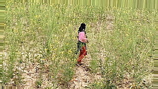 desi-outdoor-hot