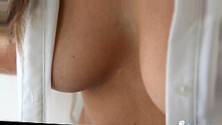 the-service-girl-gives-me-a-delicious-blowjob-in-the-kitchen