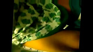 kenyan-teen-peeing