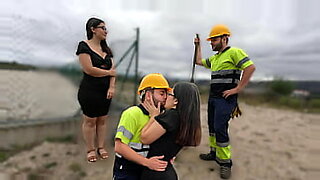 construction-worker-hardcores-his-boss