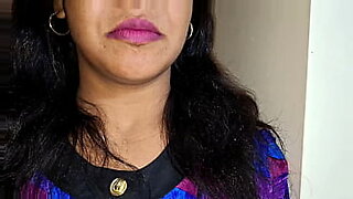 মা-আমাকে-চুদতে-সাহায্য-কর